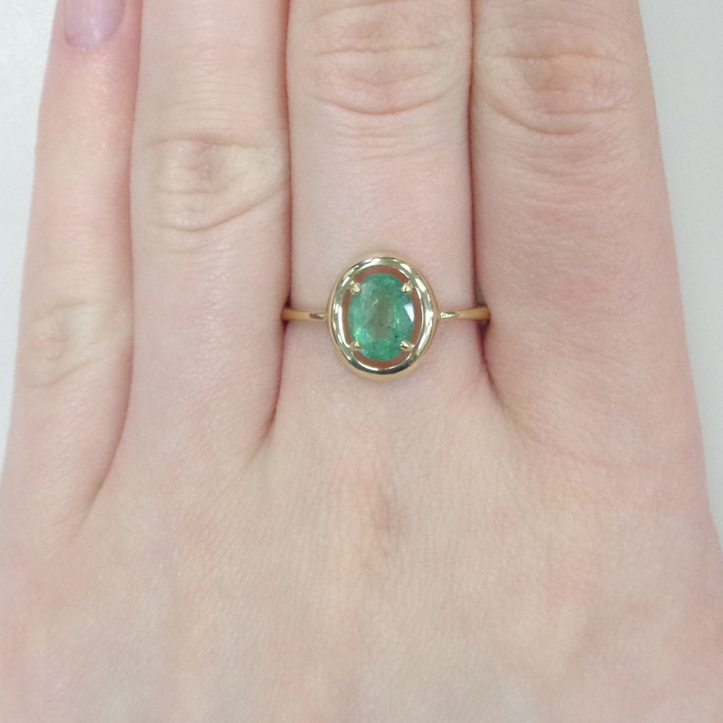 Кольцо из желтого золота с изумрудом